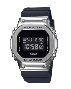 Casio G-Shock New Metal 5600 - edestä