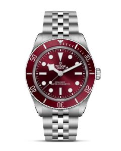 Tudor Black Bay 58 Burgundy edestä