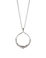 Heikki Hartikaisen suunnittelema Linnunrata-riipus hopeaa. Korun koko on 30x44mm ja ketjun pituus on säädettävissä 70/85cm.
Muotoilija Heikki Hartikaisen suunnittelema Linnunrata on saanut inspiraationsa taivaan tuhansista pienistä tähdistä, jotka yhdi