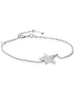 18 karaatin valkokullasta valmistettu rannekoru, jota koristaa yhteensä 0,06ct timantit. Rannekorun mitta on säädettävissä 15/19cm.