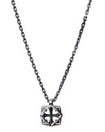 Soturi on Eelis Aleksin ensimmäinen miehille suunnittelema korusarja, ja se on ollut Lumoavan valikoimassa jo vuodesta 2008 asti ollen edelleen yksi suosituimmista korusarjoista. Meidän jokaisen sisällä asuu soturi, vaikkei sitä aina ulospäin näkyisikään.