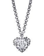 Bella-riipuksen koko on 35x36mm. Ketjun pituus 50cm. Carina Blomqvistin suunnittelema Bella on yksi Lumoavan suosituimmista korusarjoista, ja se on ollut tuotannossa jo vuodesta 2009 alkaen. Bella on ajaton korusarja, joka kiehtoo romanttisella muotokiele