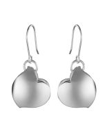 Hali-koukkukorvakorut rodinoitua hopeaa. Korun koko 15x17mm. Heikki Hartikaisen muotoilema Hali on yksi suosituimmista korusarjoistamme. Siitä löytyy sydämen malli, mutta leikkisällä tavalla.Hali valmistetaan hopea- tai kultalevystä, joten sen pinta on ih