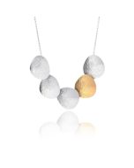 lumoava_lily_hopeinen_kaulakoru_edestä