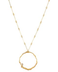 Moonlit Eve-kaulakoru 14K kultaa. Riipuksessa 1x0,06ct timantti. Suunnittelija Taru Harmaala-Chaloff.