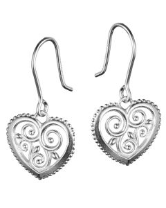 Hertan koukkukorvakorut ovat sievät korut itselle, rakkaalle, ystävälle tai muulle läheiselle. Korun koko on 14x16 mm ja ne ovat hopeaa. 
Hertta on Carina Blomqvistin romanttinen korusarja, johon ovat ihastuneet kaikenikäiset. Luonto on vahvasti läsnä Ca