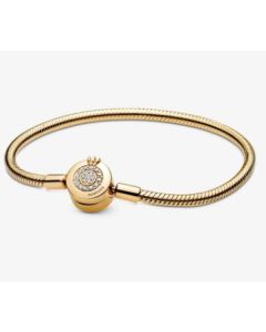 Pandora Moments säihkyvä kruunupäinen O -käärmeketjurannekoru