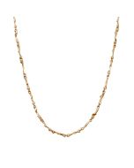 Rannio-kokoelman innoituksen lähteenä on porojen erämaahan polkema ura, jota kutsutaan Lapissa rannioksi. Korun on suunnitellut Björn Weckström.