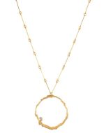 Moonlit Eve-kaulakoru 14K kultaa. Riipuksessa 1x0,06ct timantti. Suunnittelija Taru Harmaala-Chaloff.