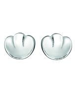 Pieni, eleetön hopeakorvakoru sopii hyvin jokapäiväiseen käyttöön ja yhdistyy koruun kuin koruun. Valo heijastuu kauniisti korvakorun aavistuksen koveralta pinnalta. Tappikiinnitys.