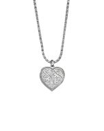 Hento-riipus. Ketjun sisällä säihkyvät zirkonia kivet. Ketjun pituus 50cm. Korun koko 29x29mm. Carina Blomqvistin suunnittelema Hento-korusarja pulppuaa elämäniloa kuin herkät perhoset. Hento muistuttaa meitä elämään hetkessä, yrittämään parhaamme ja olem